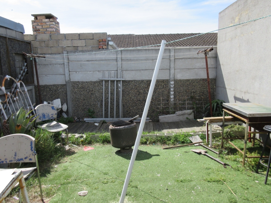 2 Bedroom Property for Sale in Lentegeur Western Cape